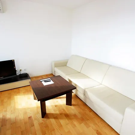 Andrej 4 Apartment